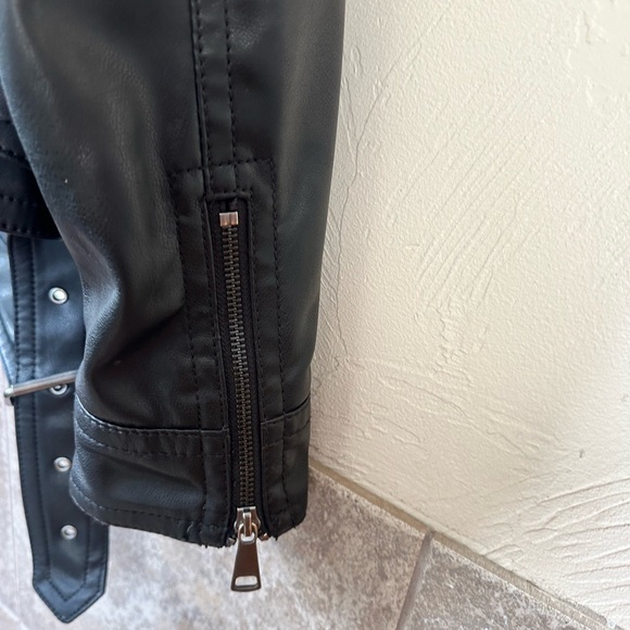 Faux Leather Jacket- EXPRESS- Size M - Picture 5 of 8